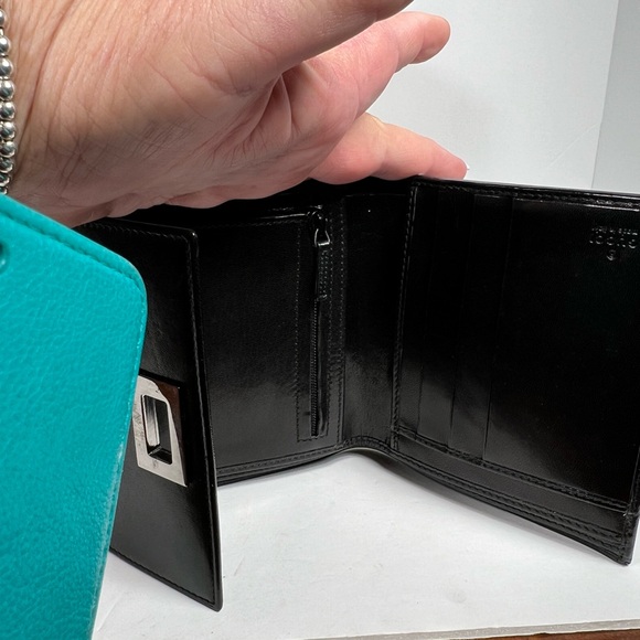 Gucci trifold dark Navy almost black leather wallet. Box and dust bag included - Picture 13 of 14